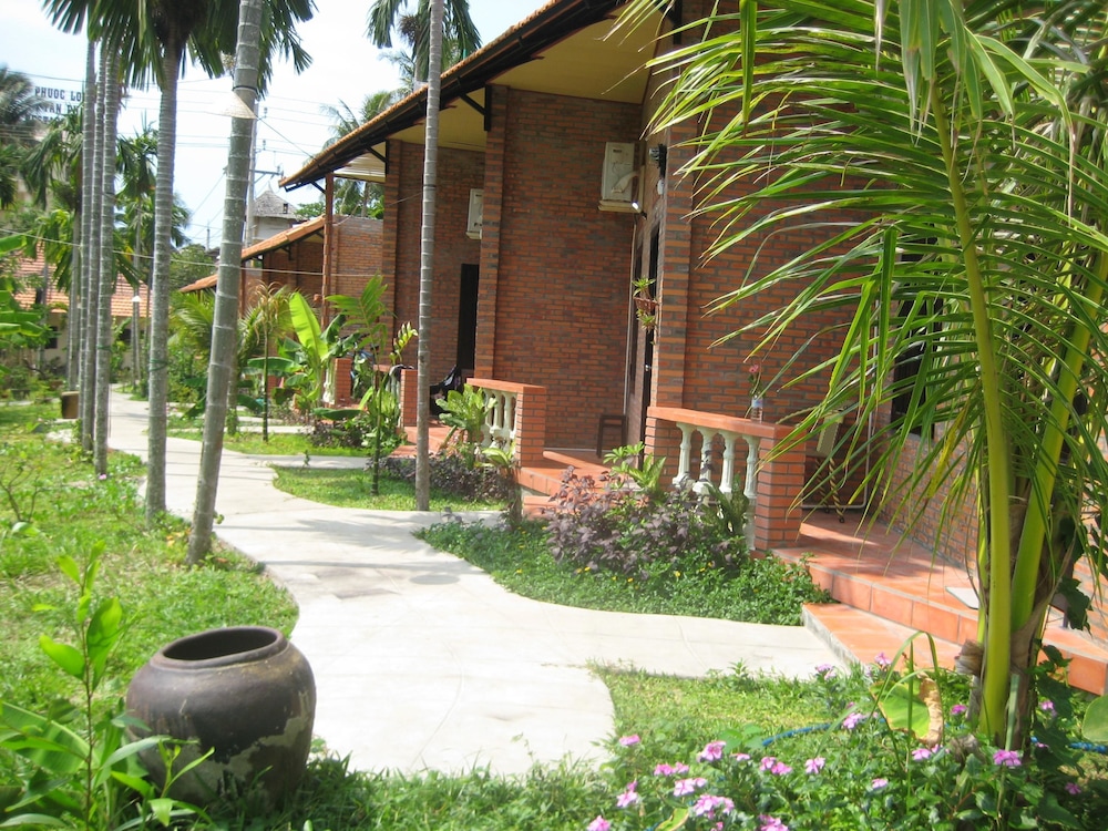 Sea Winds Resort 53/58