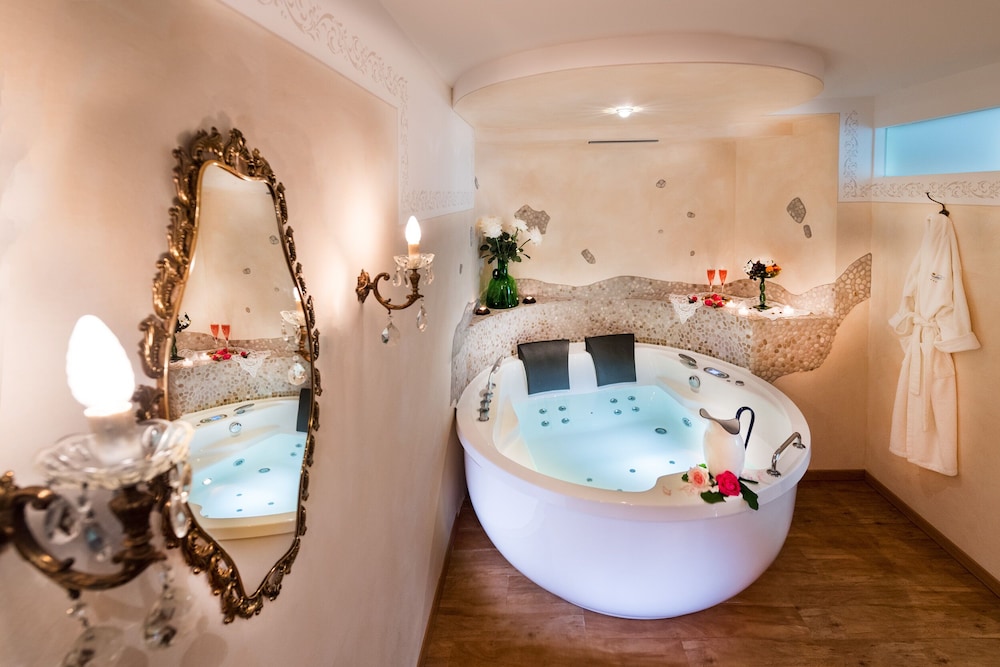 MIRABELL SILENCE & SCHLOSSHOTEL 30/50