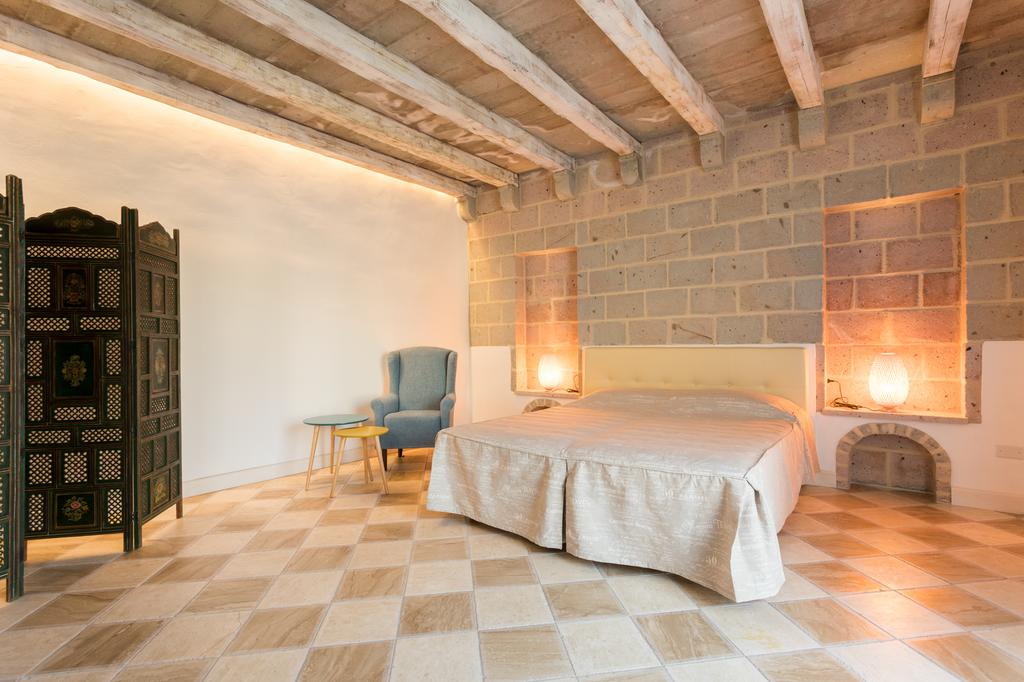 La Petite Maison 9/21