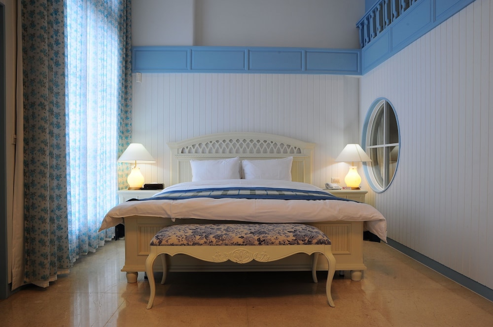 Chateau Villa 7/33