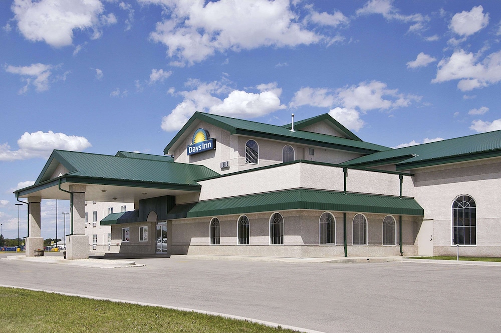 Days Inn & Suites by Wyndham Winkler 1/43