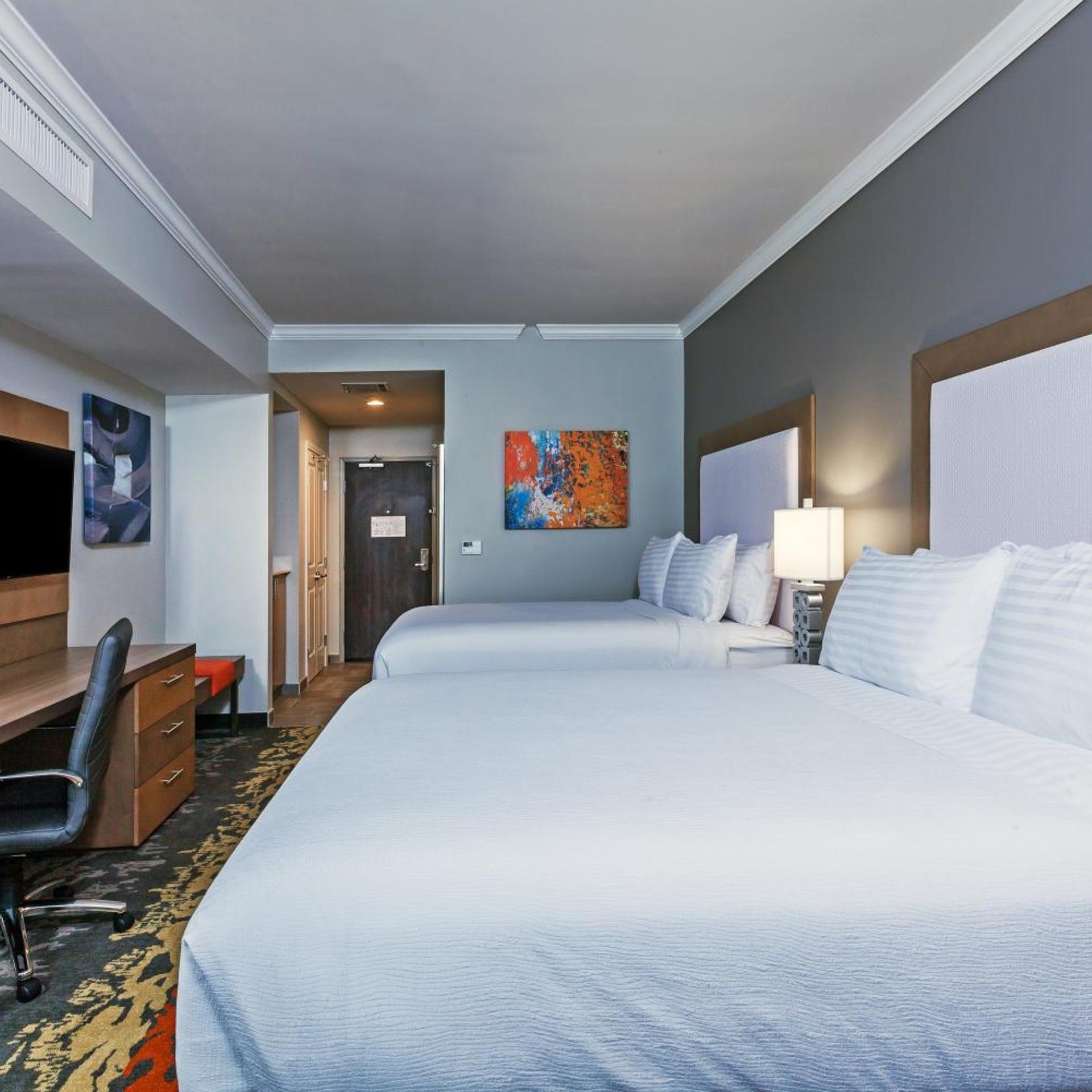 Standard, King Bed, 2 Queen Beds