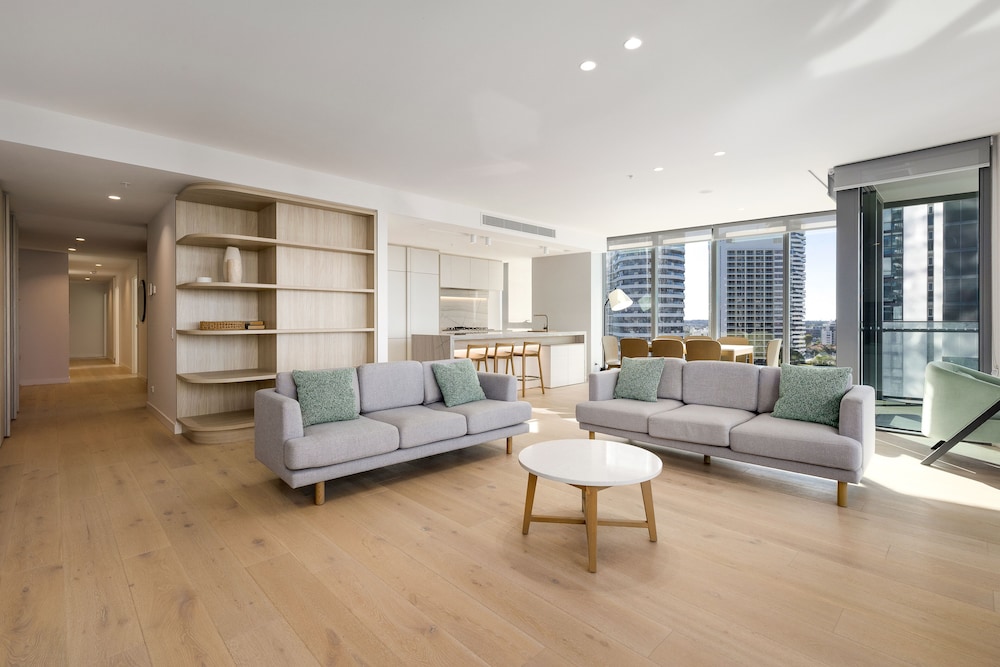 ULTIQA Signature at Broadbeach 34/50