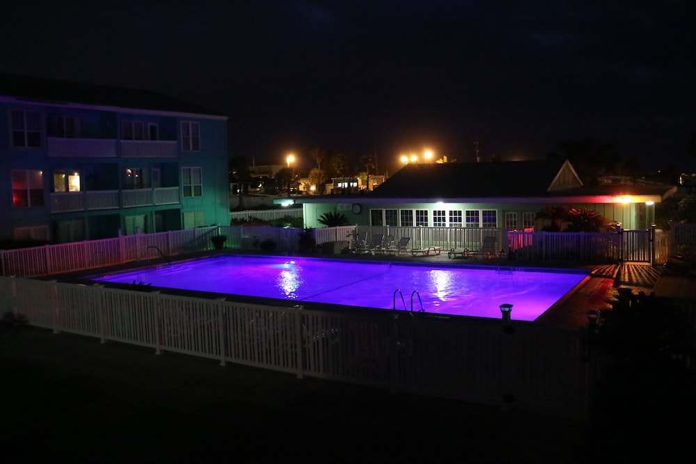 Executive Keys Condominiums on the Beach 50/66