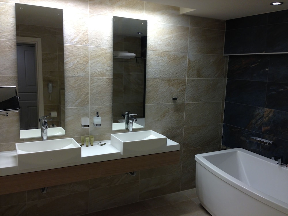Swell Boutique Hotel 28/38