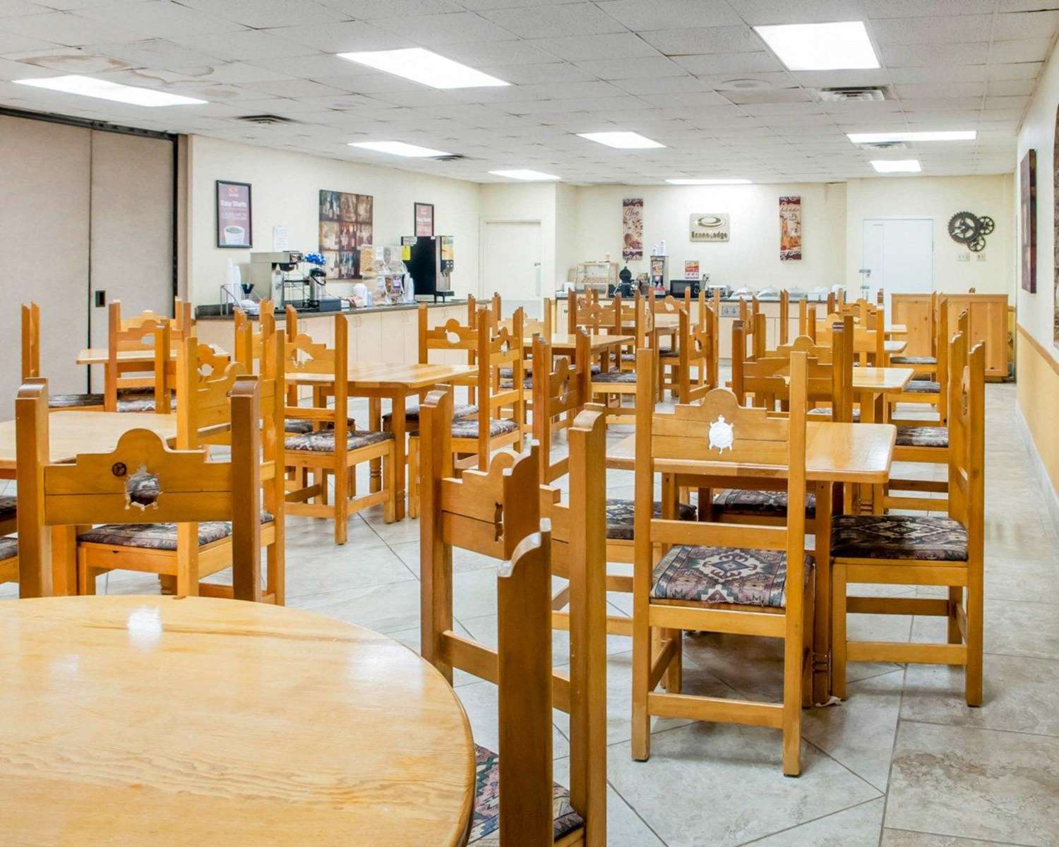 Econo Lodge Carlsbad Caverns Area 14/25
