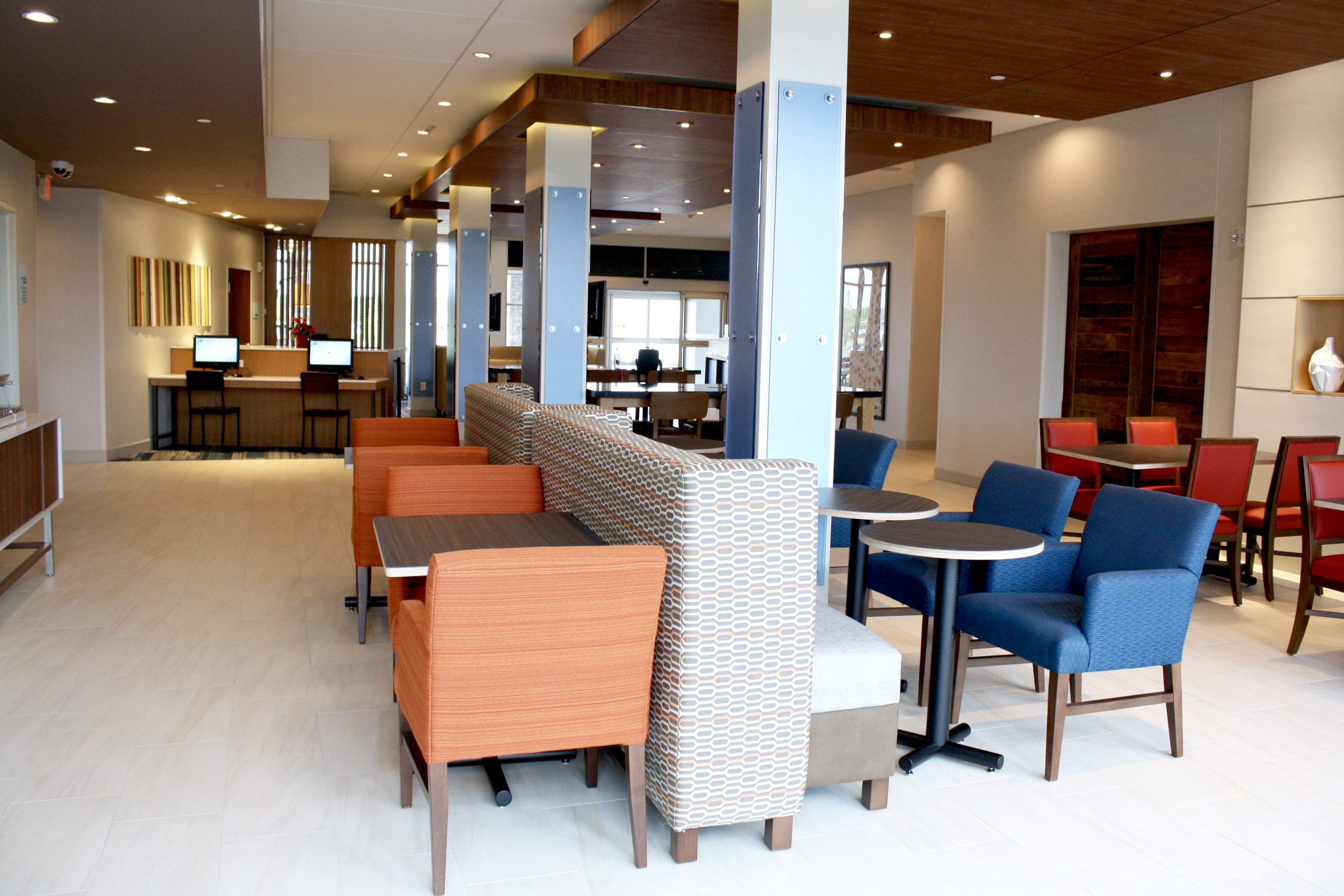 Holiday Inn Express And Suites Duluth North Miller Hill 37/59