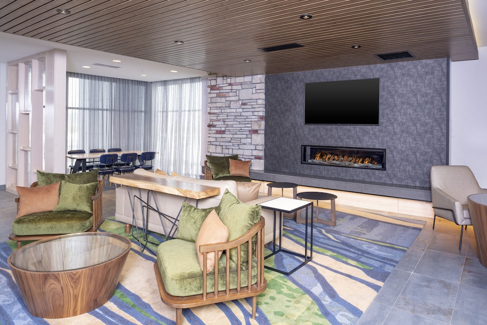 Fairfield Inn And Suites Fair Oaks Farms 39/56