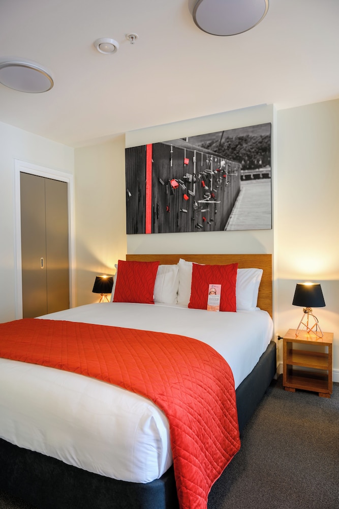 1 BEDROOM, EXECUTIVE, SUITE, NORTH WING