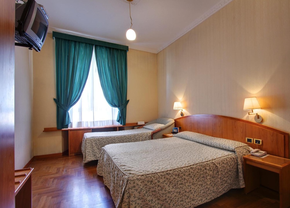 Hotel Corot 7/33