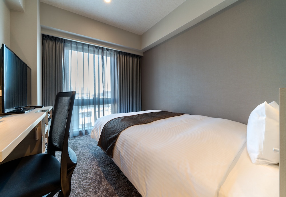 SMART, DOUBLE BED, NO CLEANING SERVICES, SMOKING