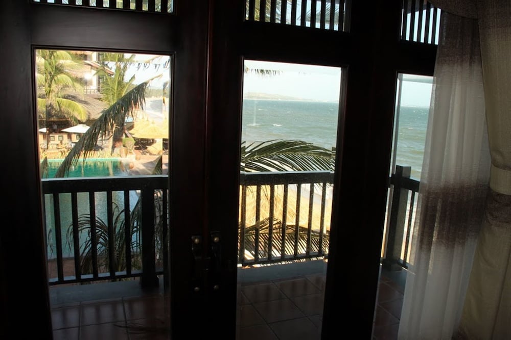 Lotus Village Resort 35/38