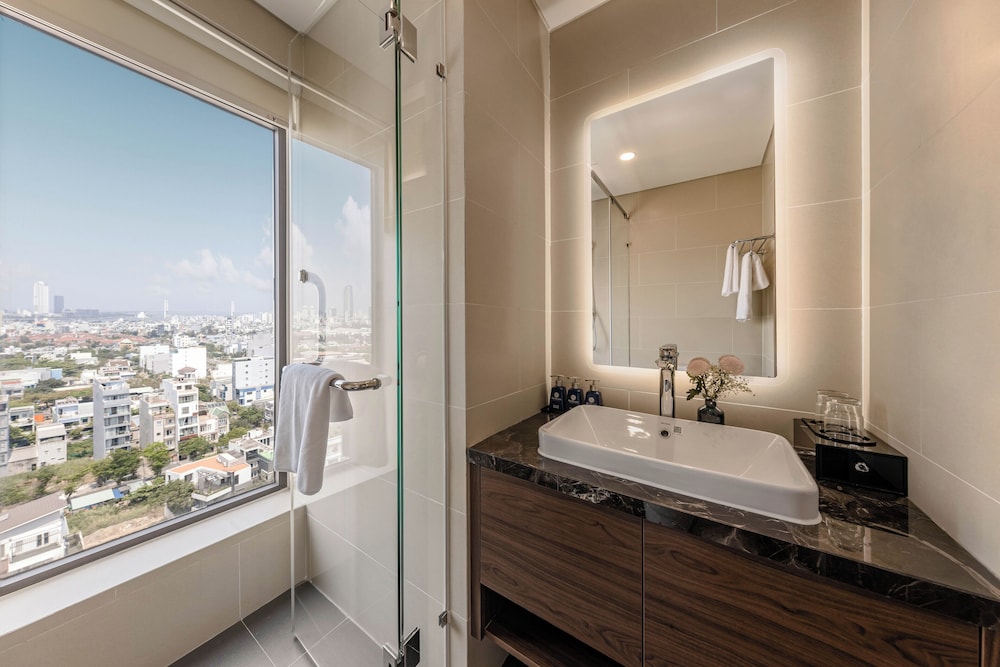 Mangata Beachfront Hotel 42/46