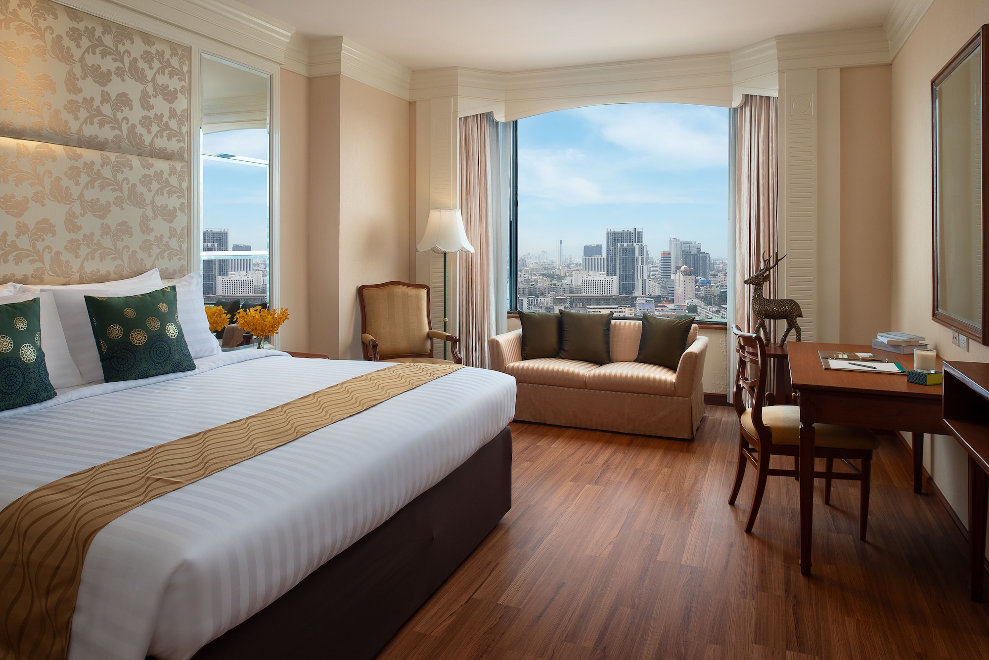 EXECUTIVE, SUITE