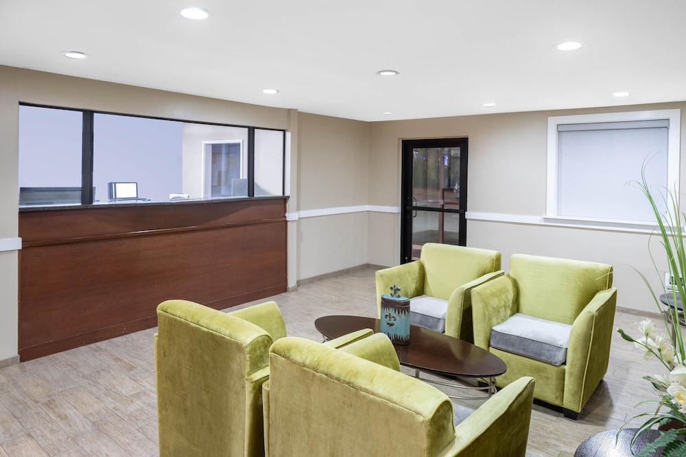 Super 8 by Wyndham Nyack NY 10/37