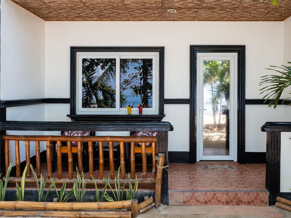 Hippocampus Beach And Dive Resort 38/59