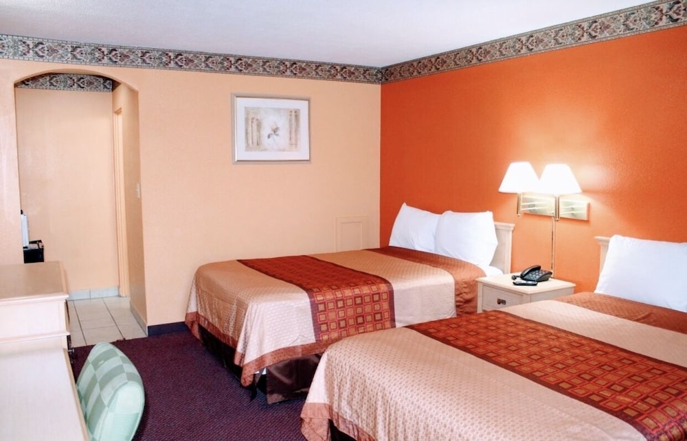 Hutchinson Inn 7/58