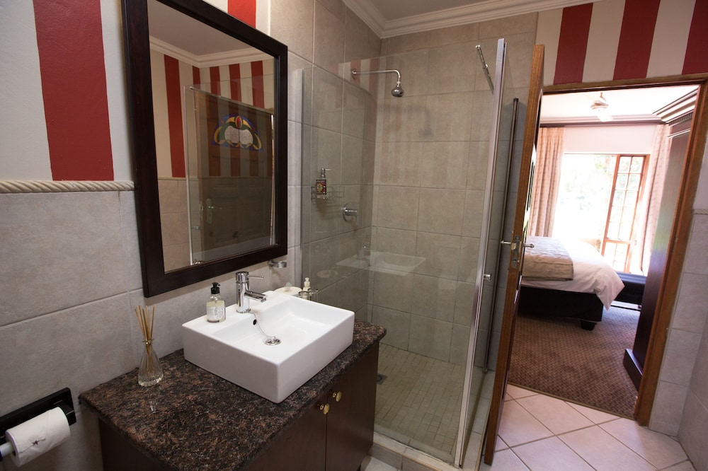 MacGregors Guest House 24/62