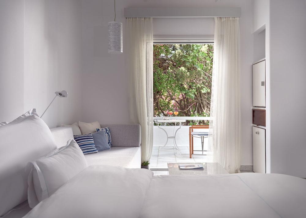 Grand, Queen Bed, Pool or Sea View, Sofa