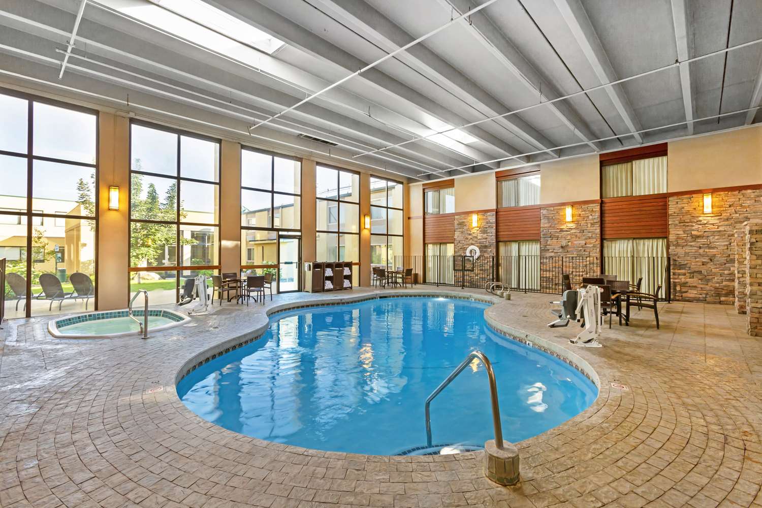 Best Western Plus Grantree Inn 33/52