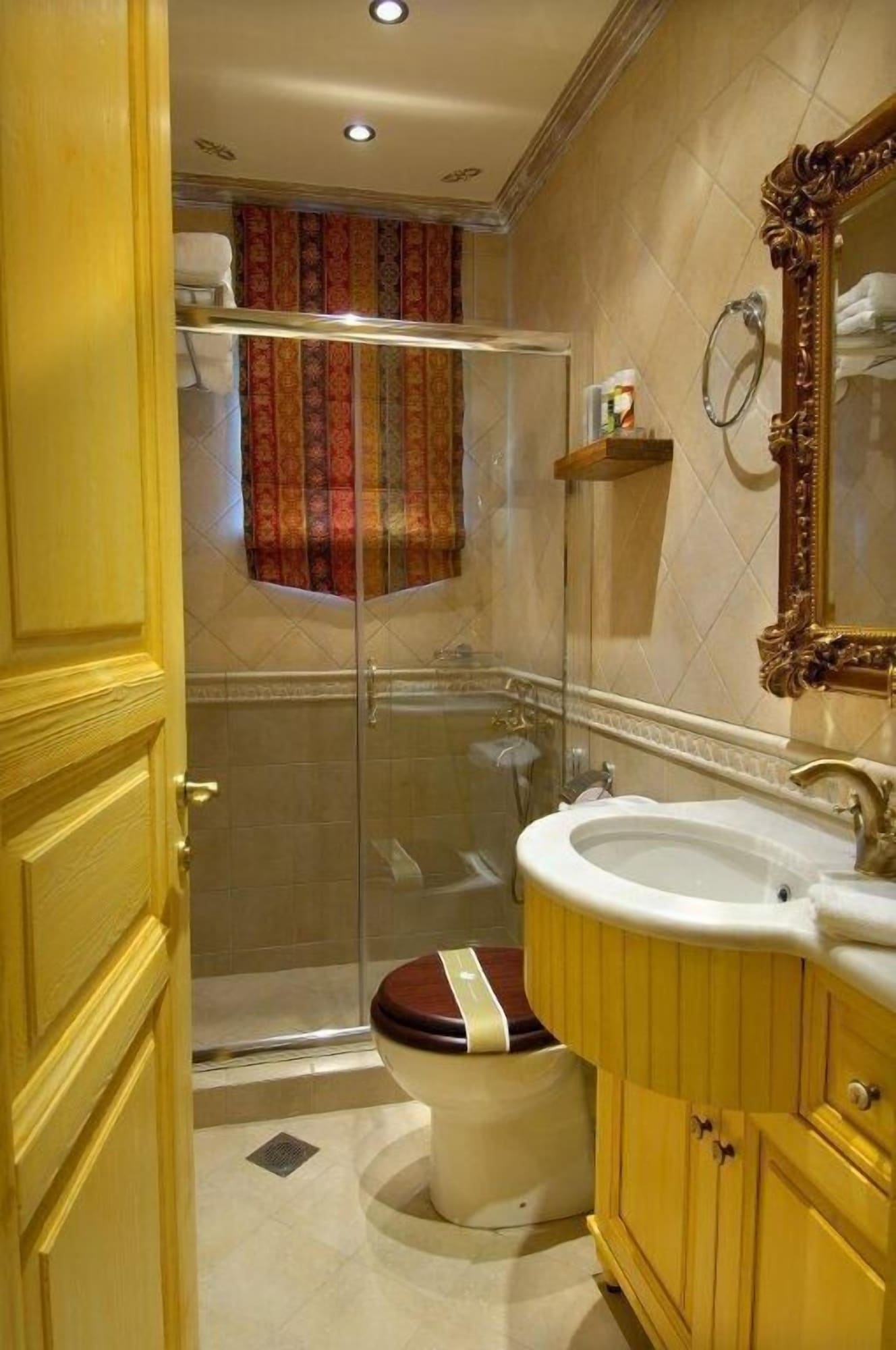 غرفة مفردة بسرير كوين، Emotions Country Resort 2/4