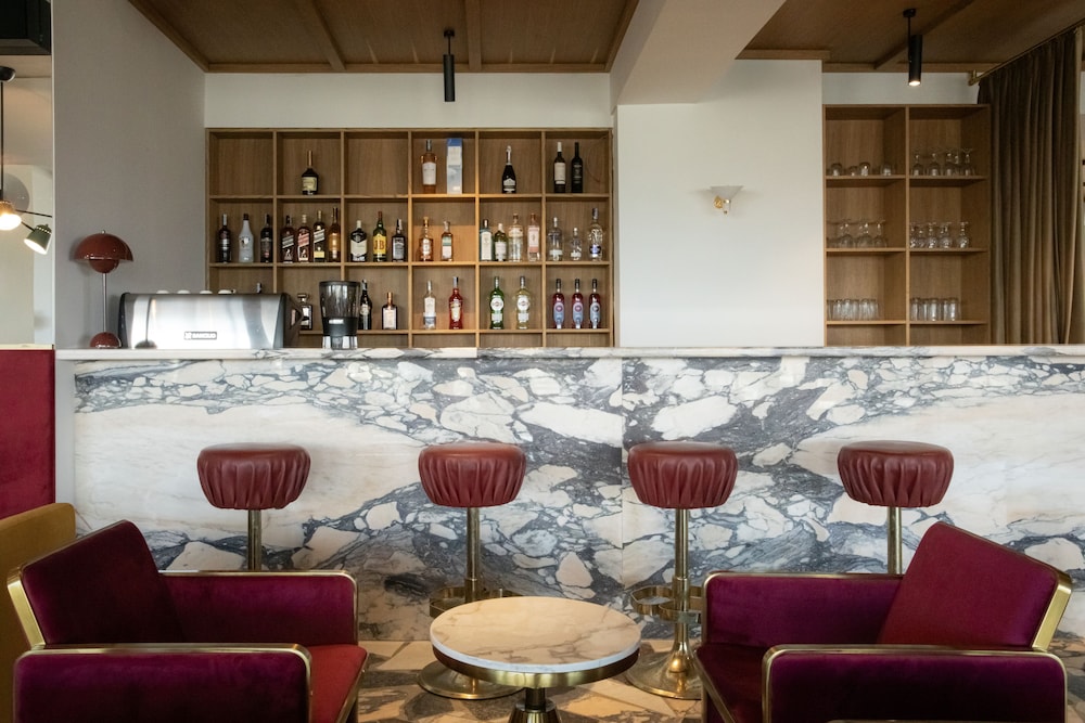 Castor and Pollux Hotel 51/69