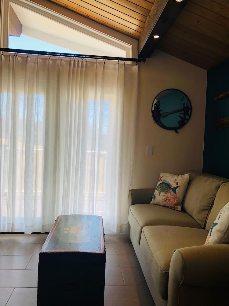 Seafoam Lodge 37/67