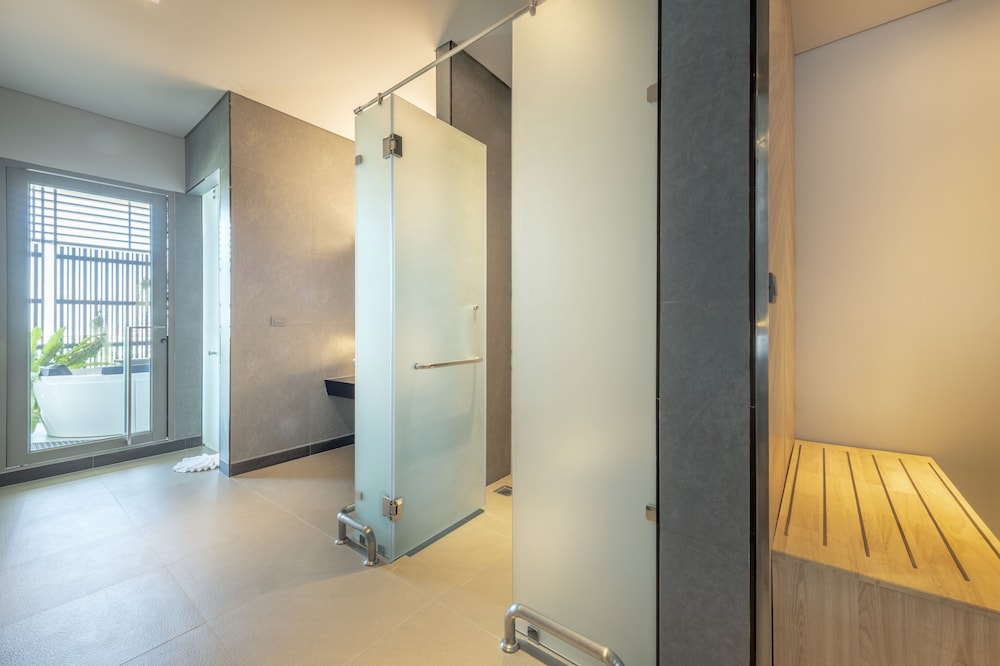Aisana Hotel Korat 49/50