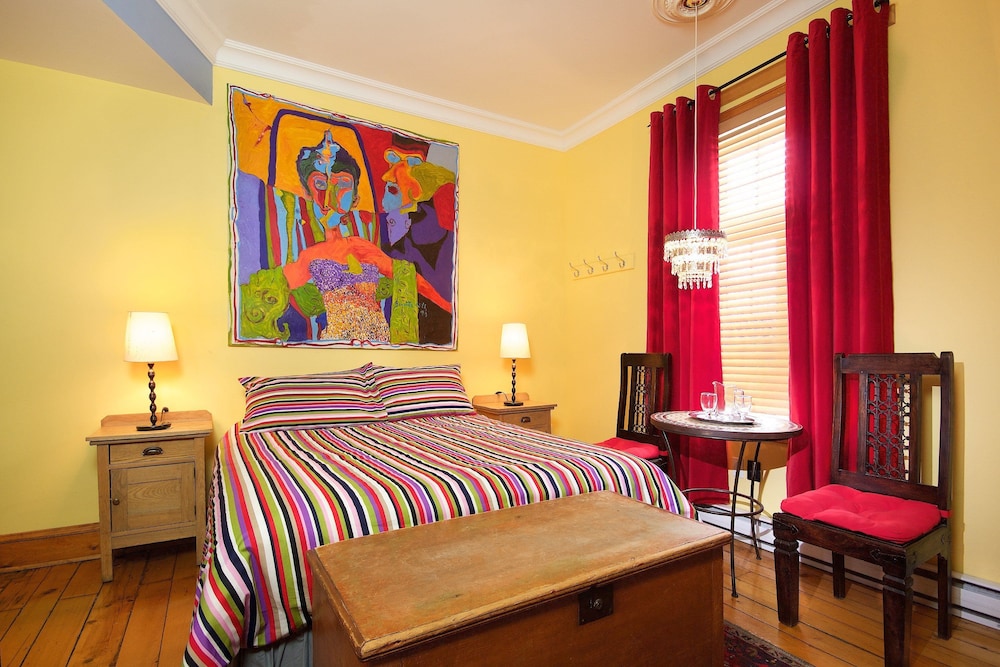 Petite Auberge Les Bons Matins B&B 12/72