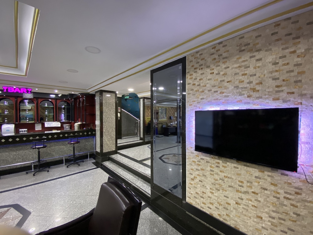 GRAND ORAL HOTEL 2/50