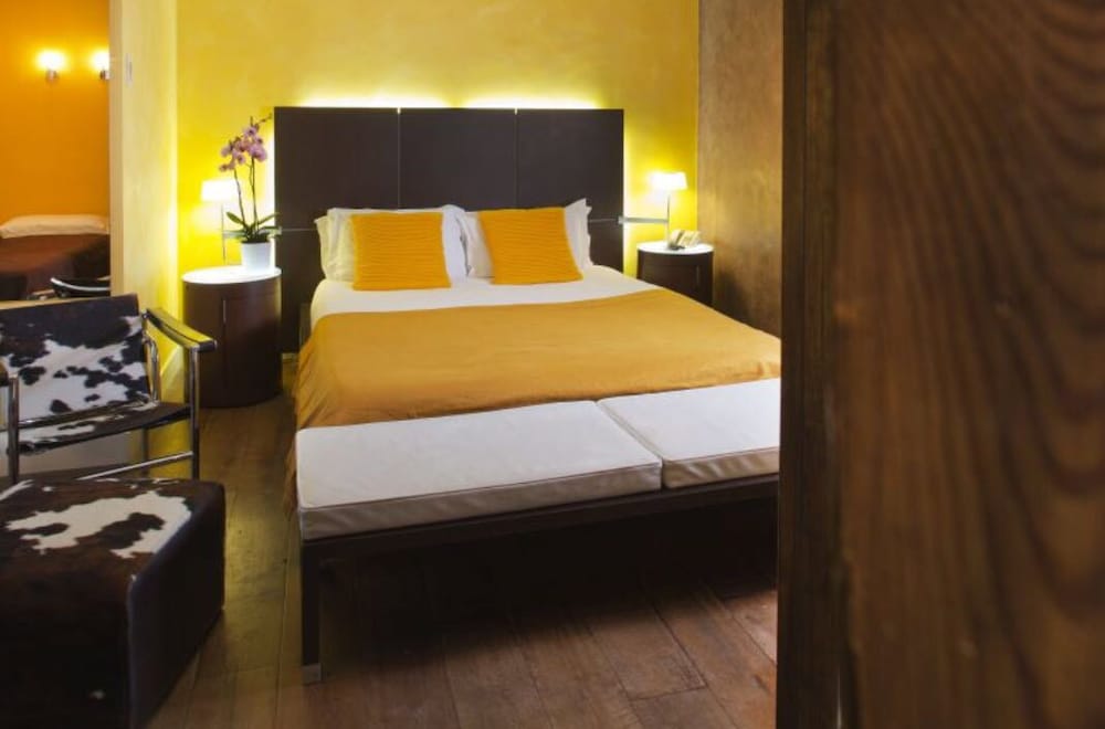 SUPERIOR, DOUBLE OR TWIN BED