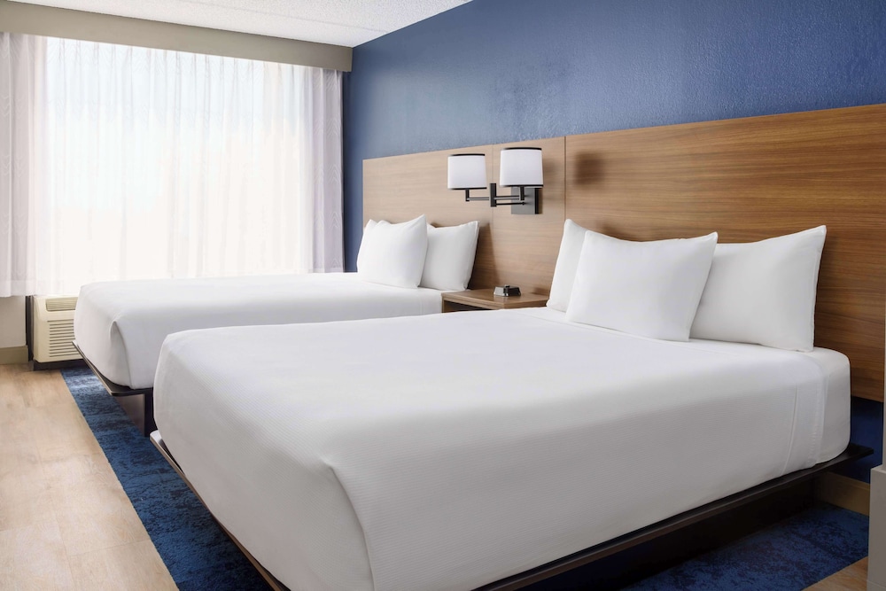 ROOM, BUNK BEDS, 2 QUEEN BEDS, SOFA