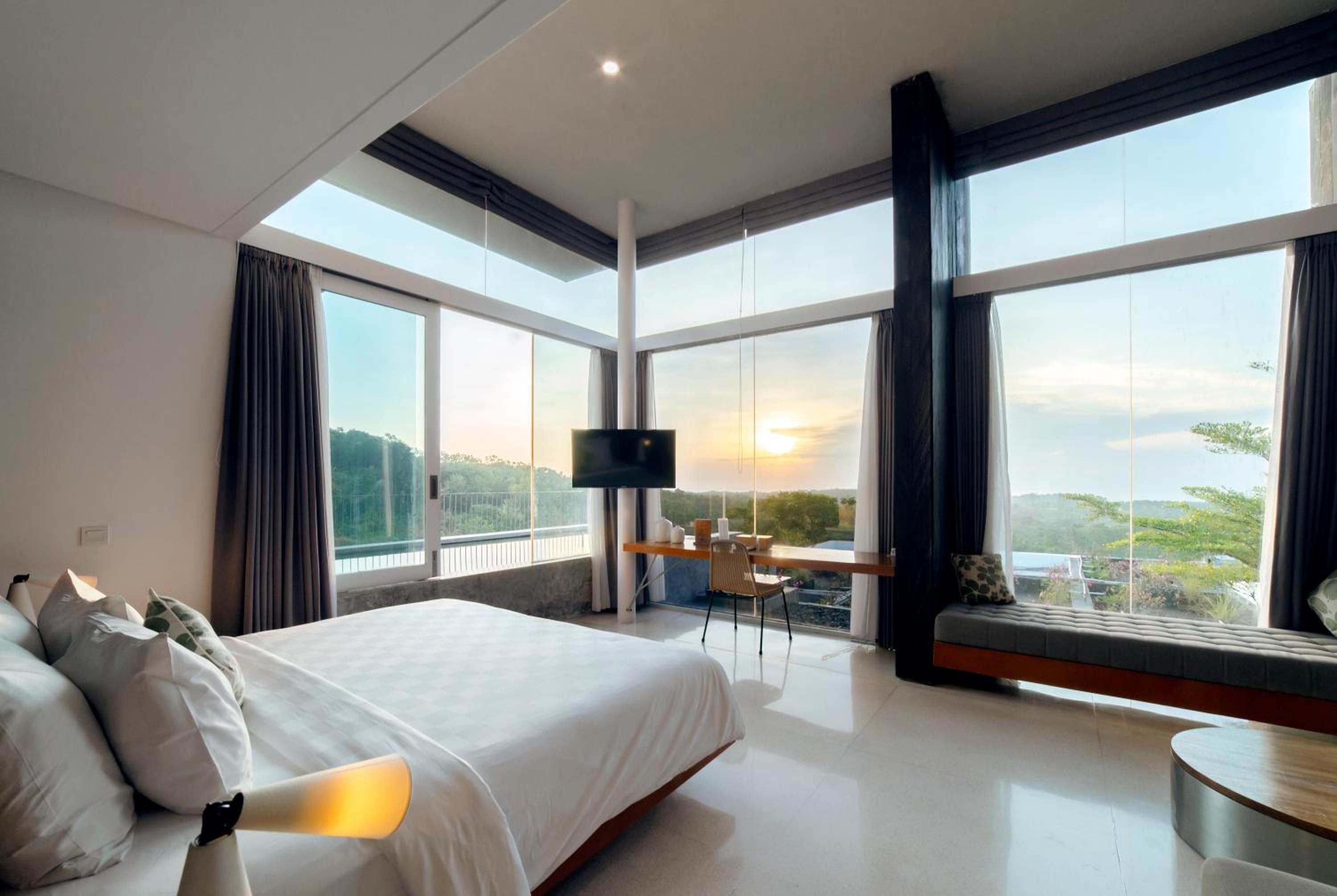 1 Bedroom, Pool, Deluxe, Suite, King Bed