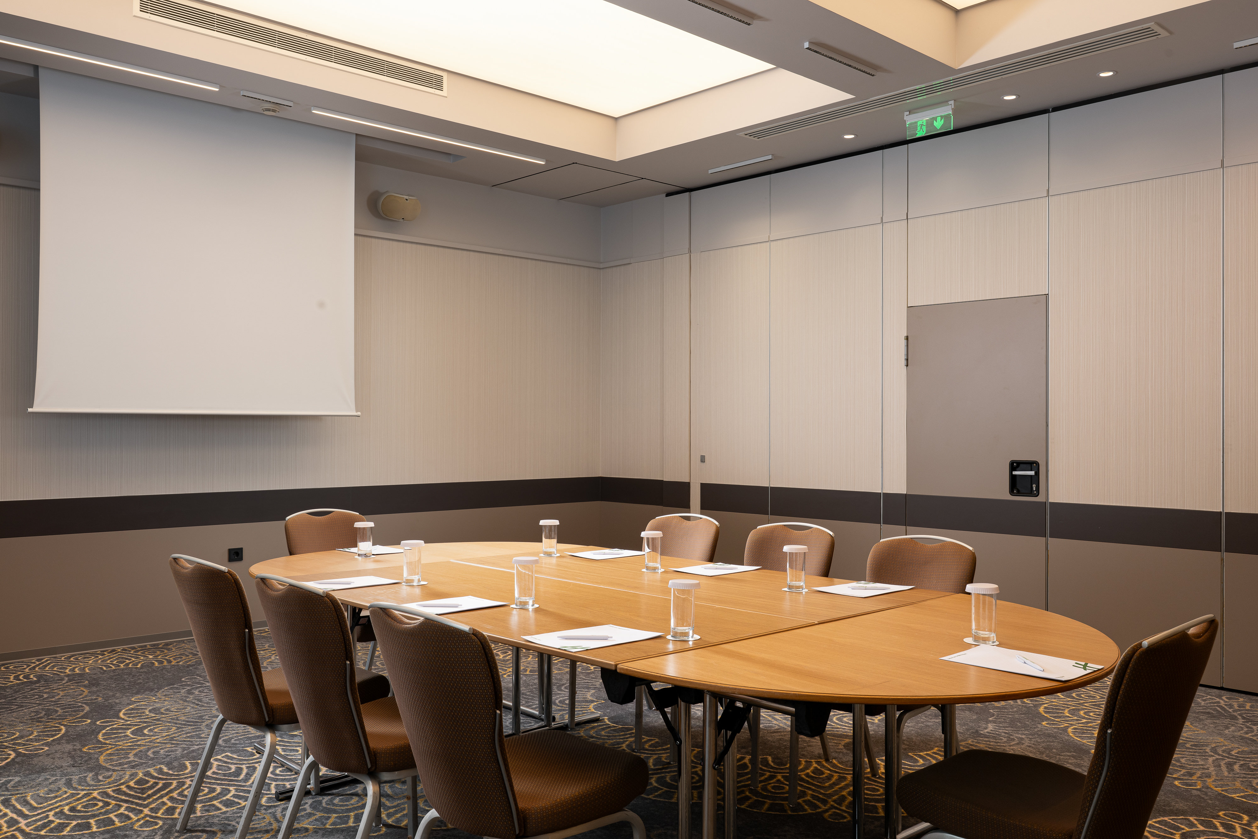 Holiday Inn Athens Airport 61/66