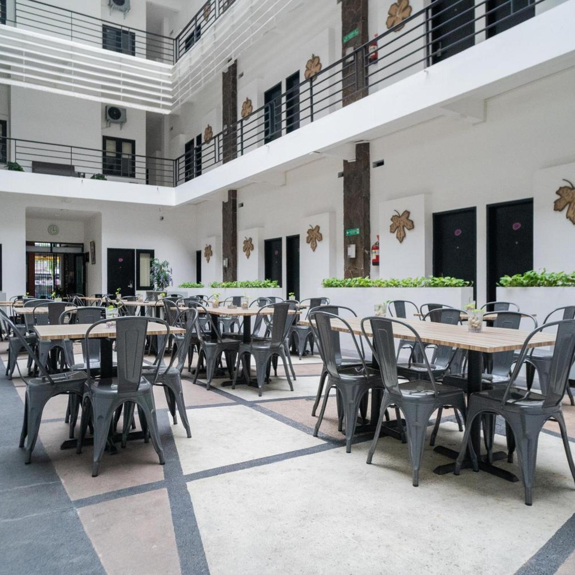 Sans Hotel FiFFa Premiere Malang 42/56