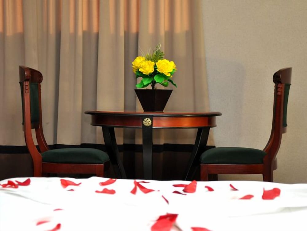 Crystal Plaza Hotel 40/47