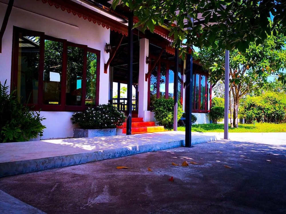 Khum Nakhon Hotel 31/47