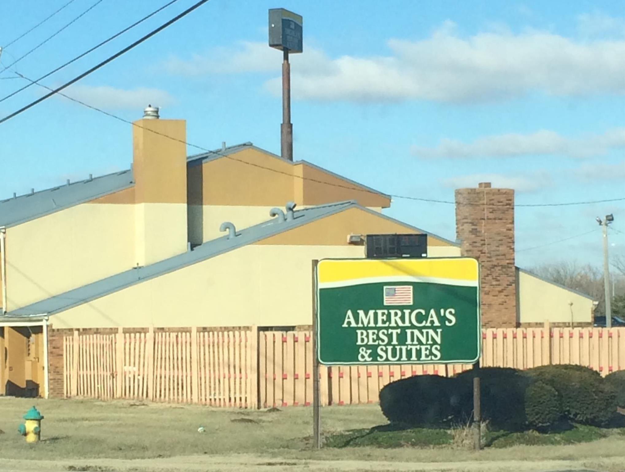 Days Inn & Suites by Wyndham Caseyville 2/20