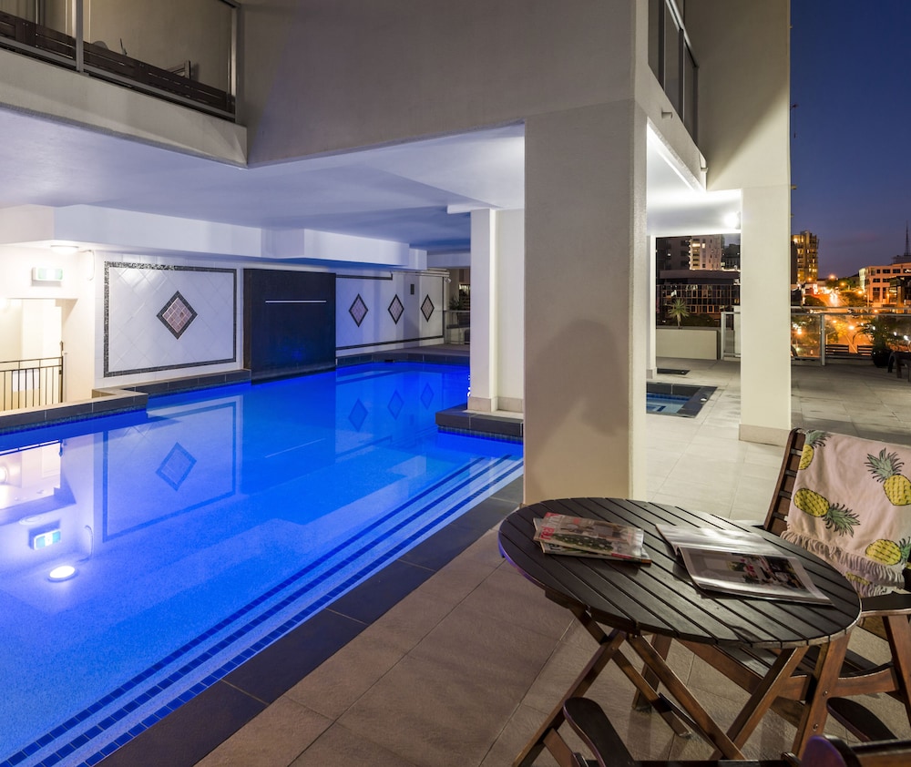 Oaks Brisbane Lexicon Suites 14/37