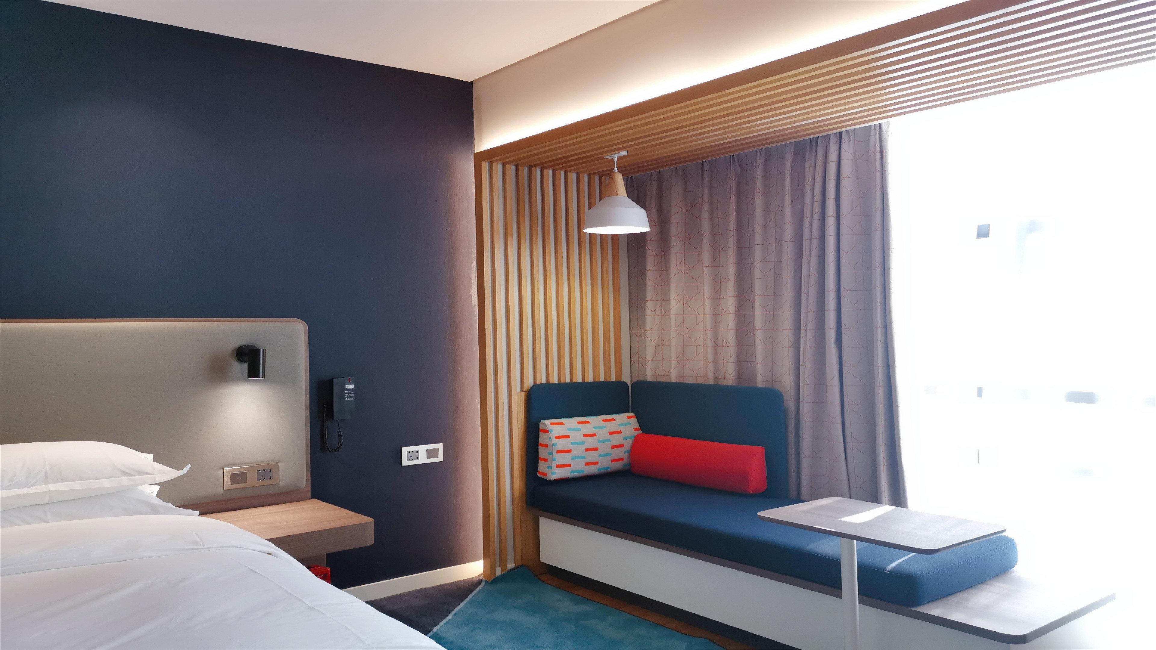 1 Bedroom, Suite, Holiday Inn Express Jiangmen Jianghai 2/4