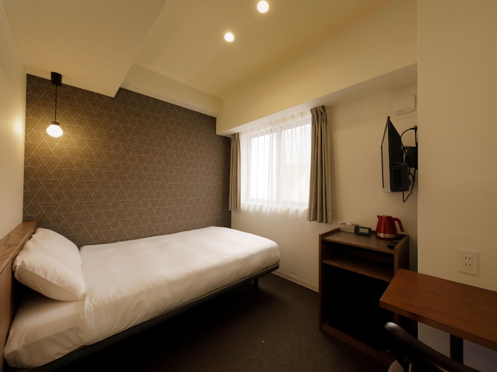 ROOM, DOUBLE BED