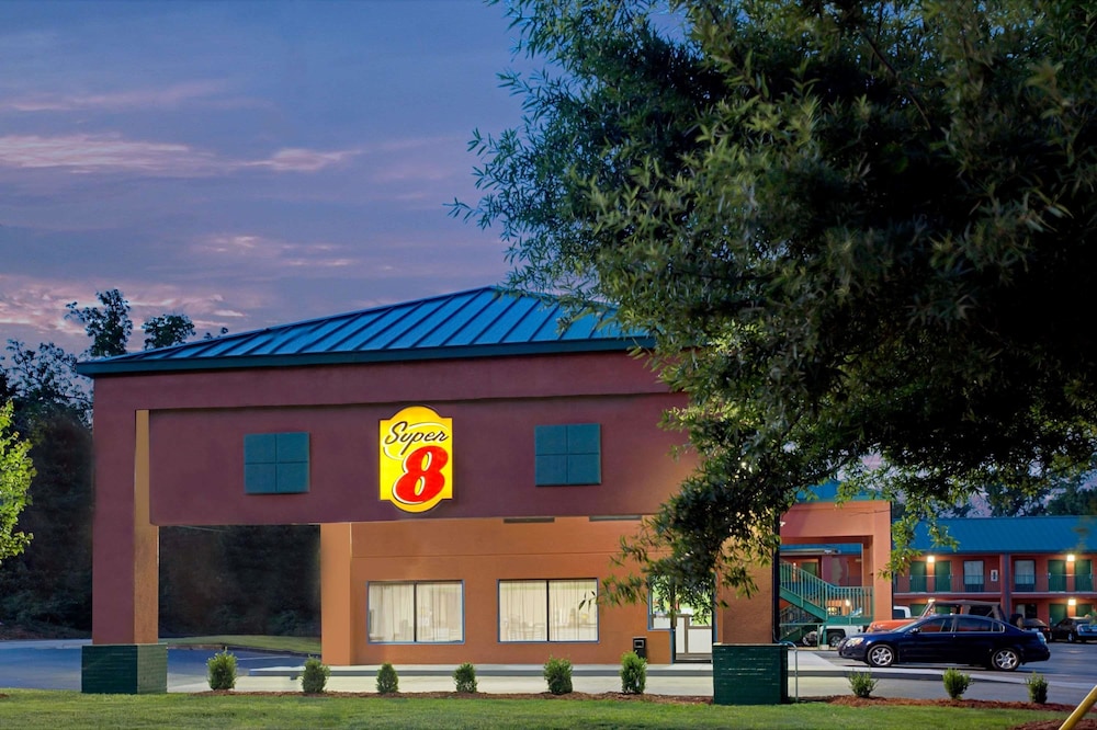 Super 8 By Wyndham Gainesville 3/27