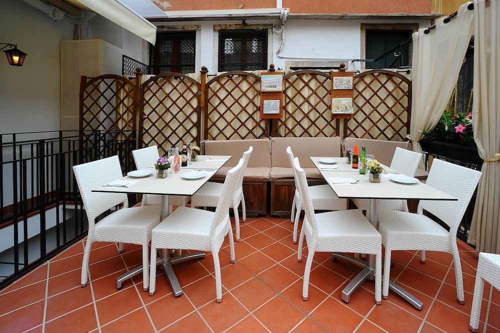 Hotel Fontana 24/28