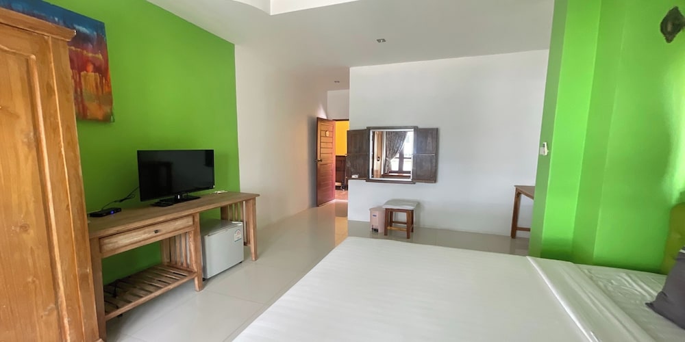 Yellow Tique Hotel 18/58