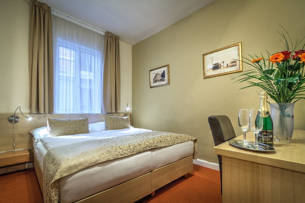 Taurus Hotel Prague 43/65