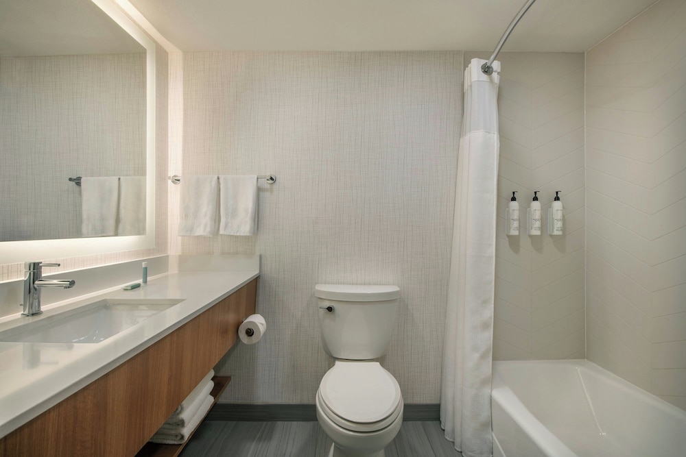 Fairfield Inn Suites By Marriott Oakland Hayward 43/48