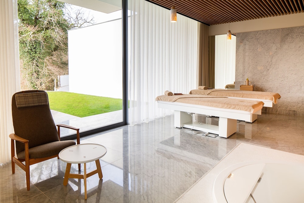 swimming pool spa