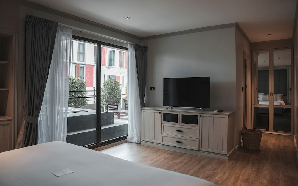 THEA Private Suites by TH District 45/64