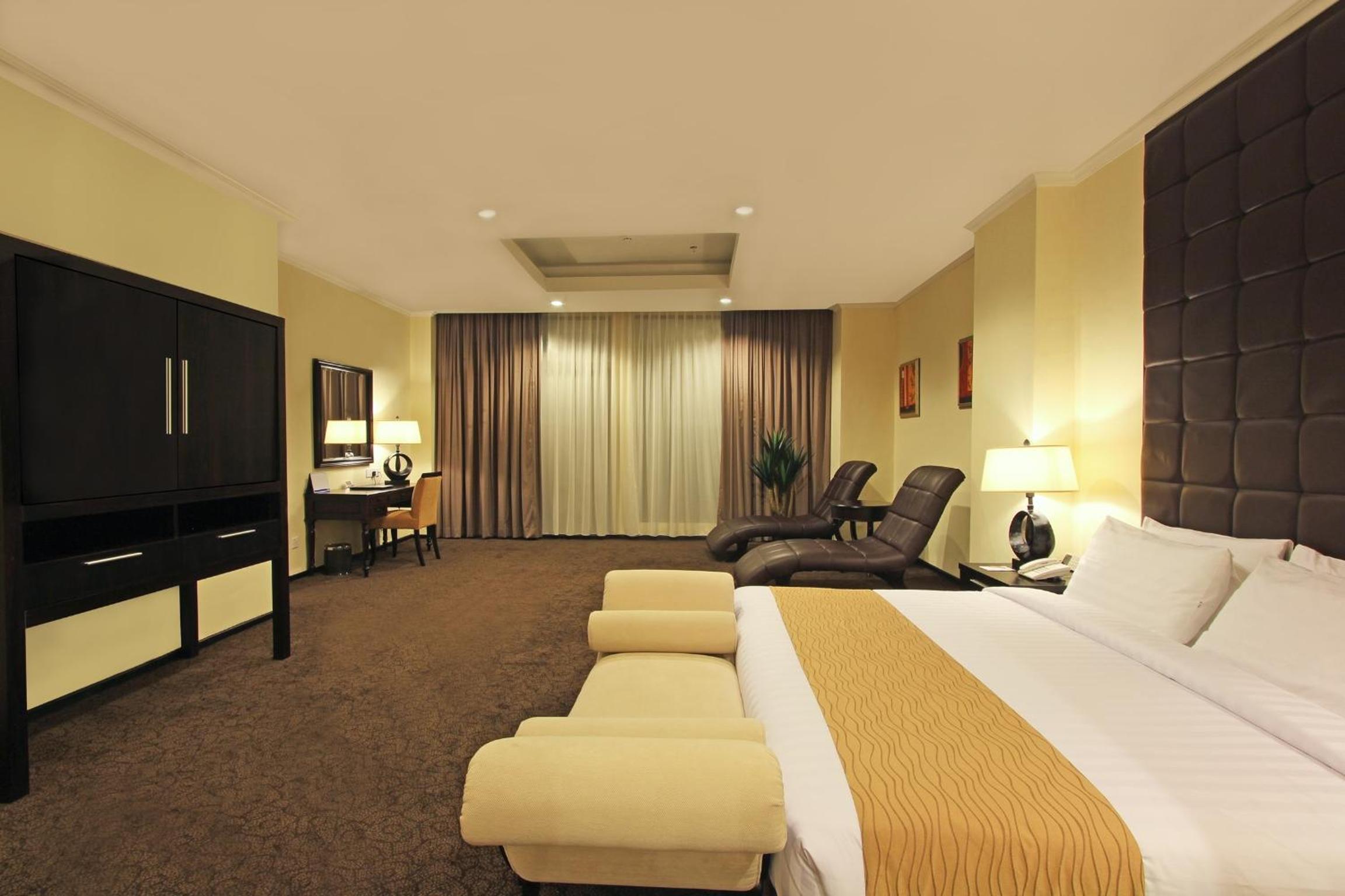 Pool, Suite, King Bed, Sofa