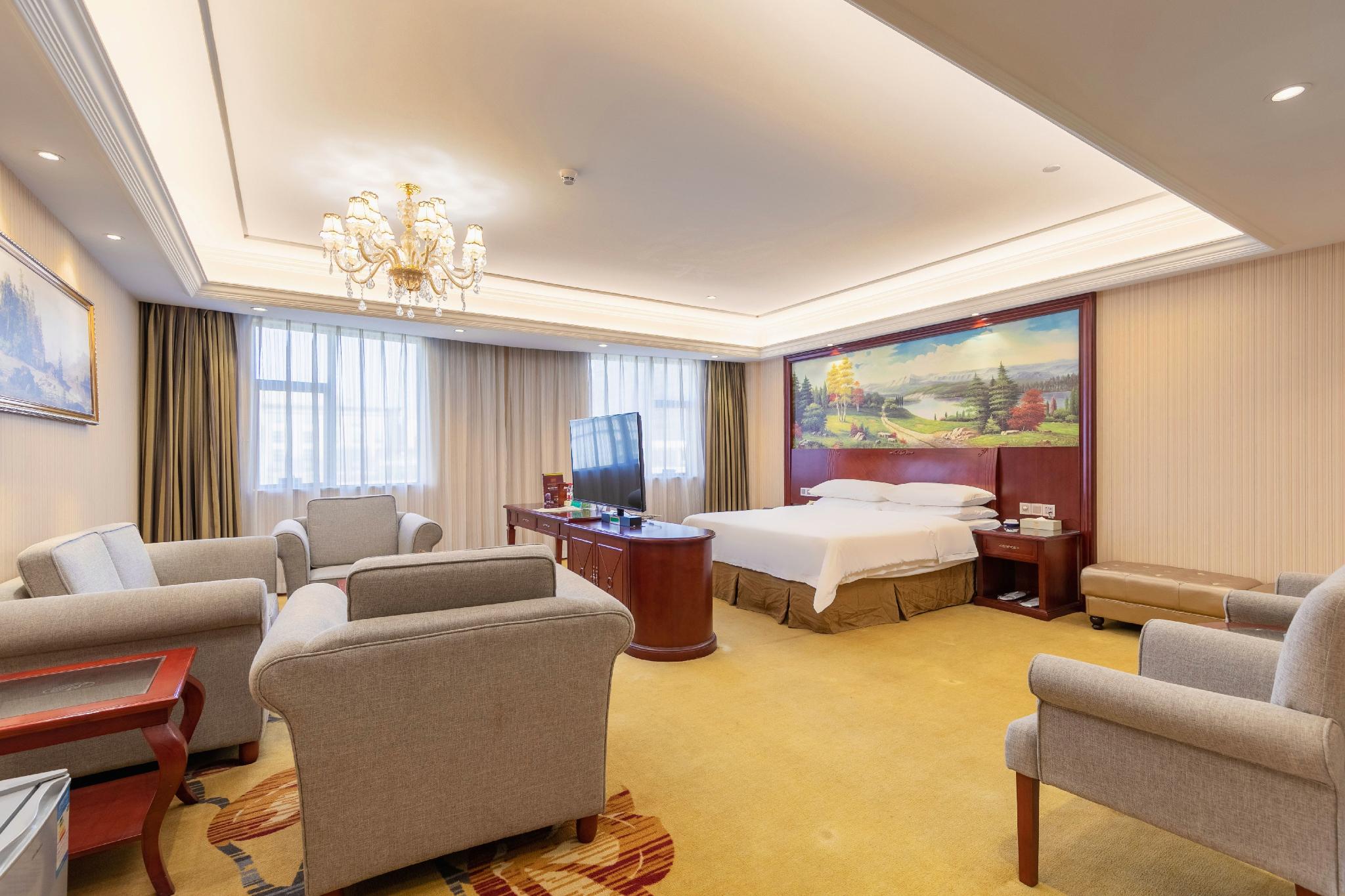 Vienna Hotel (Zhongshan Guzhen Lighting Expo Center) 40/60
